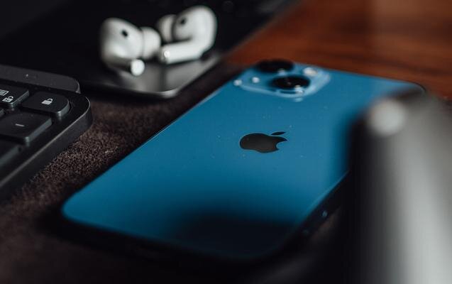 "Apple" çılpaq vəziyyətdə edilən videozəngləri qadağan edəcək