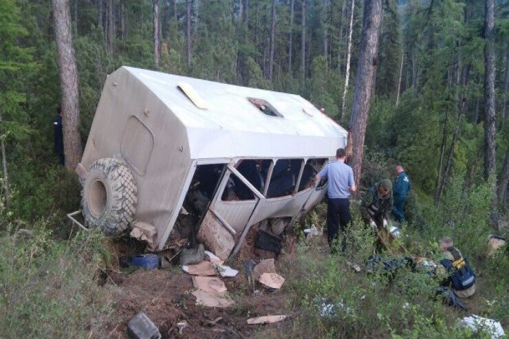 Avtobus uçuruma yuvarlandı - 14 ölü