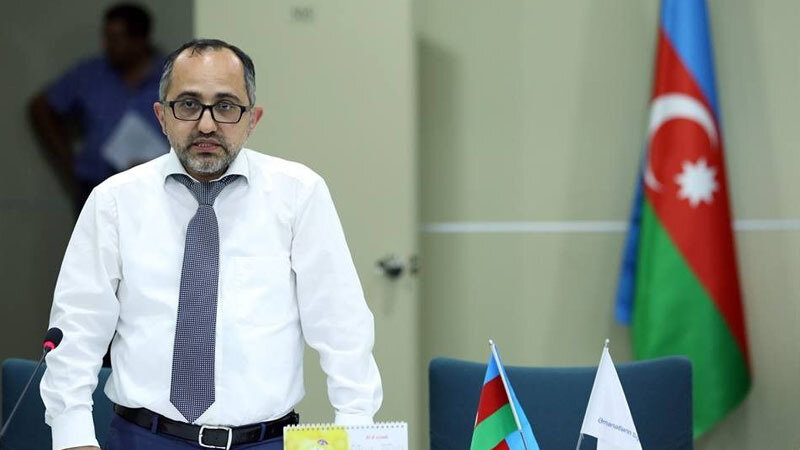 Üzərində manatın əks olunduğu dəsmallar - Qanun buna nə deyir?