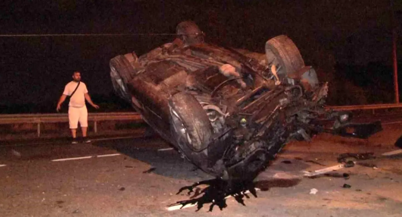 Qəza törədən cipdən 4 nəfər sağ-salamat çıxdı