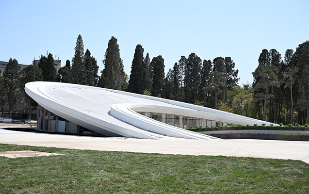 Gəncədə raketlə vurulan binaların yeri indi belə görünür... - Video