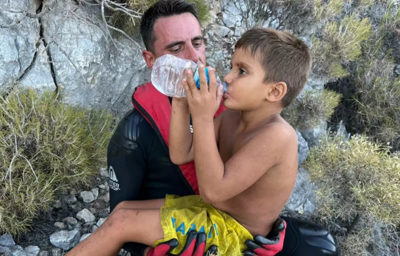 Batan qayıqdan itkin düşən uşaqlar qayalıqlarda tapıldı - VİDEO