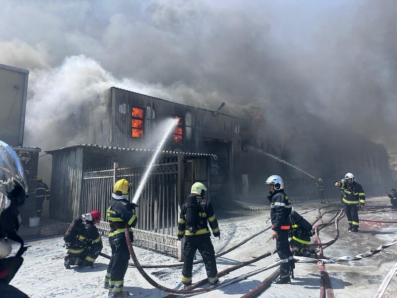 Boya zavodundakı yanğın söndürüldü - Video-Yenilənib