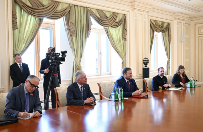 İlham Əliyev Böyük Britaniya və Şimali İrlandiya Birləşmiş Krallığının dövlət nazirini qəbul edib