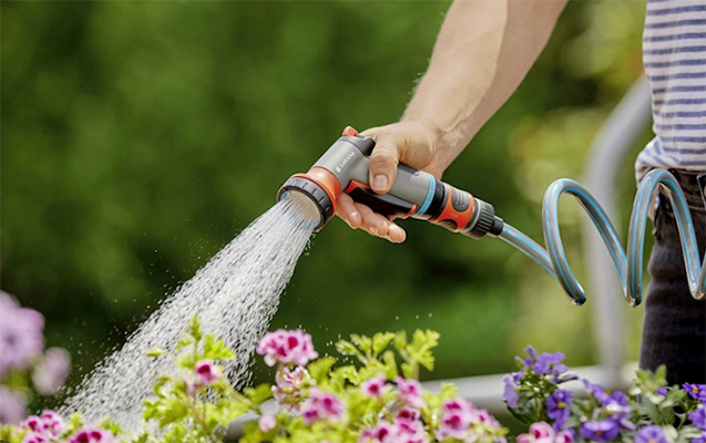 Bağı sulayarkən canından oldu