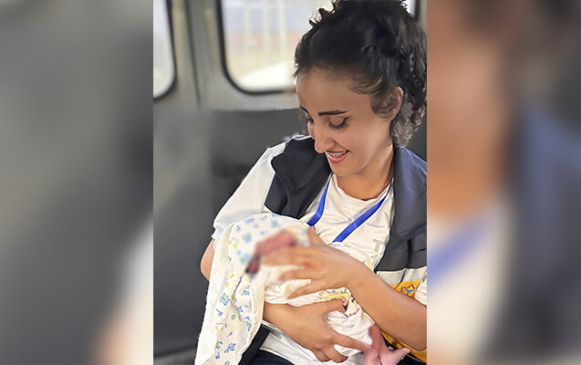 Təcili yardım köməyə gəldi, körpə evdə doğuldu