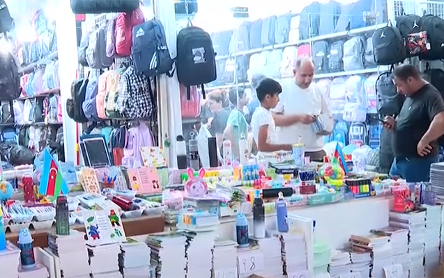 "Məktəb ləvazimatlarını tam almamışam, artıq 400 manat çıxıb" - Video