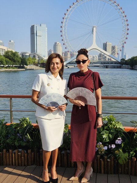 Mehriban Əliyeva liderlərin xanımları ilə gəmi gəzintisində - Fotolar