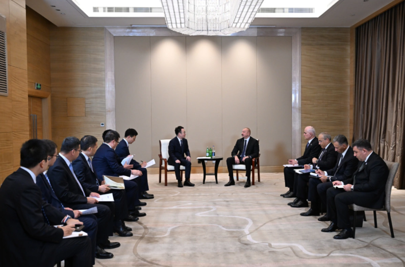 İlham Əliyev "Powerchina group" şirkətlər qrupunun icraçı vitse-prezidenti ilə görüşüb
