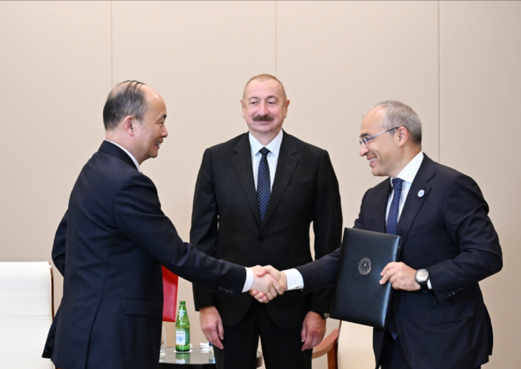 İlham Əliyev Tiencin şəhərində "China National Chemical Engineering" şirkətinin sədri ilə görüşüb