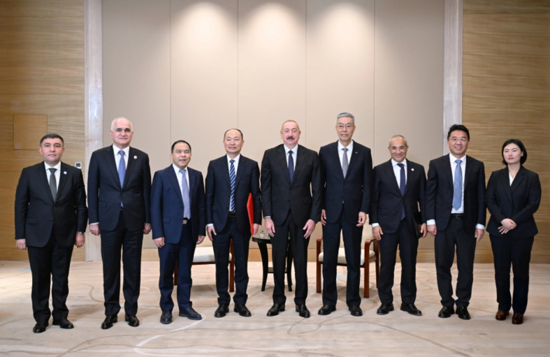 İlham Əliyev Tiencin şəhərində "China National Chemical Engineering" şirkətinin sədri ilə görüşüb