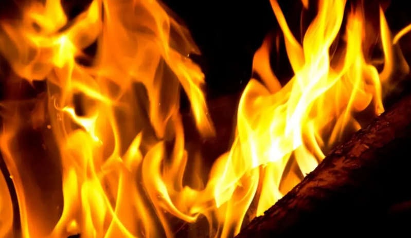 Hindistanda dəhşətli cinayət: Ər arvadını dəri rəngini bəyənmədiyi üçün diri-diri yandırdı