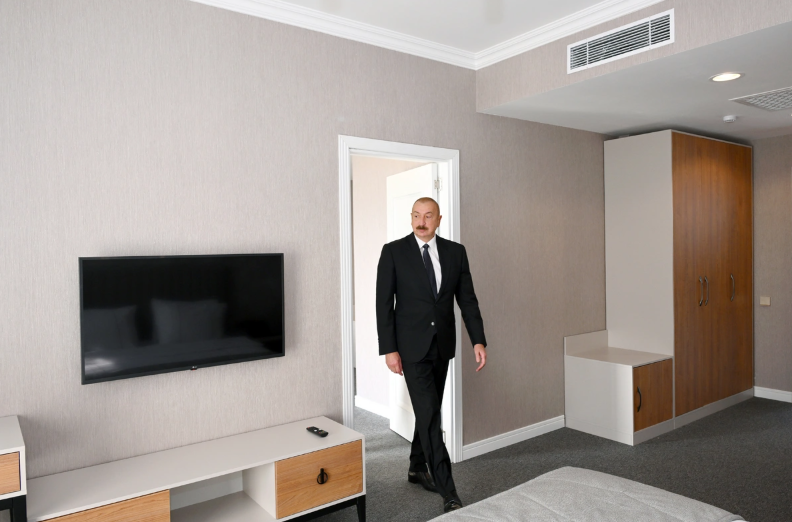 İlham Əliyev Səməd Vurğun adına Yaradıcılıq Evinin açılışında iştirak edib