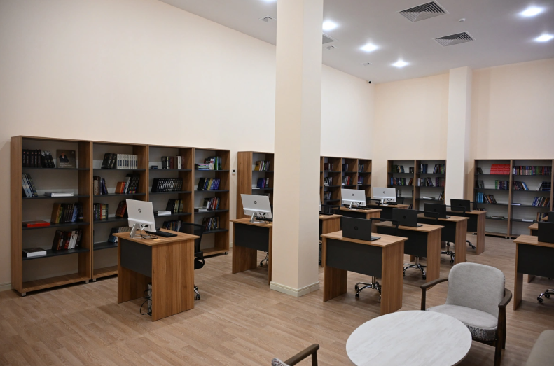 İlham Əliyev Səməd Vurğun adına Yaradıcılıq Evinin açılışında iştirak edib