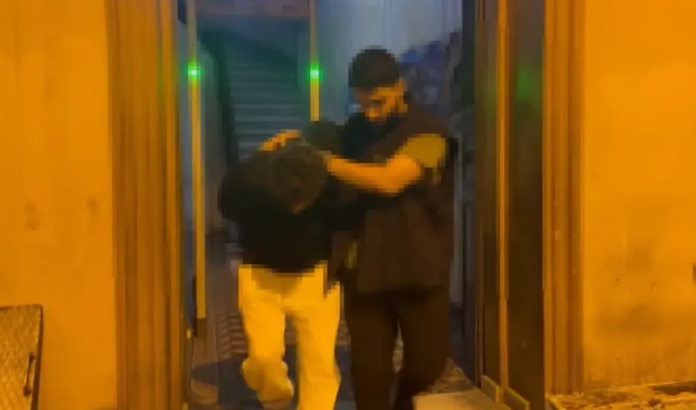 20 yaşlı gənc qadın yaşayış binasında ölü tapıldı: Sevgilisi həbs edildi - VİDEO