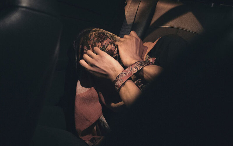 22 yaşlı qızın qaçırılmasına görə bacısı və oğlanın anası da saxlanıldı