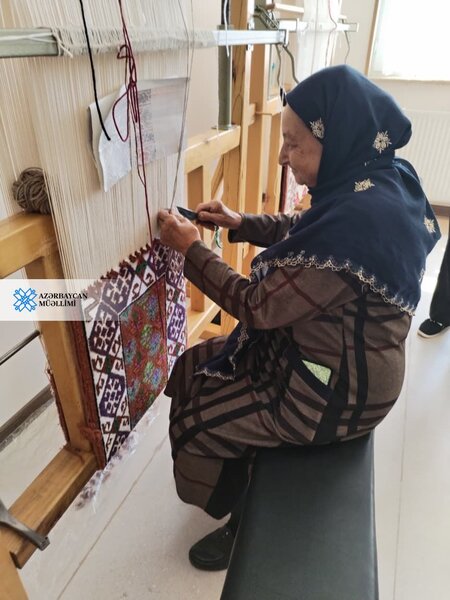 78 yaşında tələbə oldu: 12 nəvəsi, 12 nəticəsi var... - FOTO/VİDEO