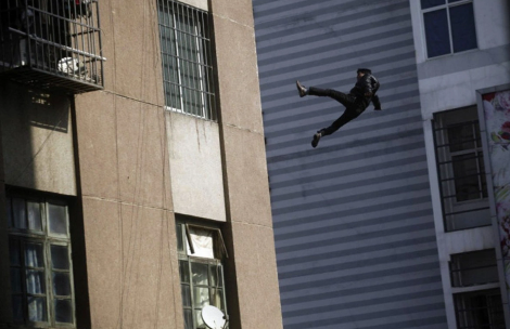 Sumqayıtda 16 yaşlı oğlan hündürlükdən yıxılaraq öldü