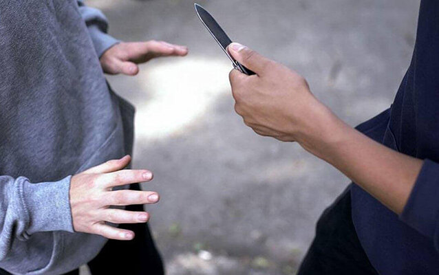 Xaçmazda 17 yaşlı tələbəyə qayçı ilə xəsarət yetirildi - Yenilənib