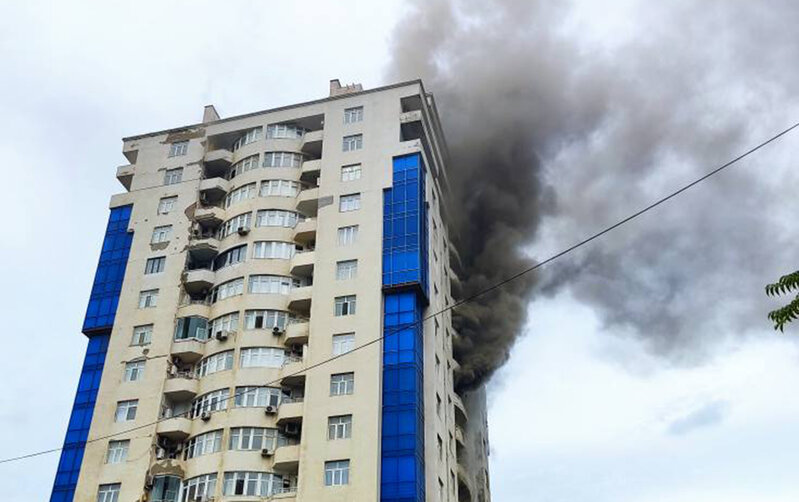 Bakının mərkəzindəki yanğın söndürüldü - Video - Yenilənib