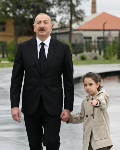 Prezident İlham Əliyev Gəncə Memorial Kompleksinin açılışında iştirak edib