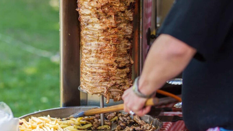Bakıda dönərçi kuryeri döydü: 1200 manat cərimələndi