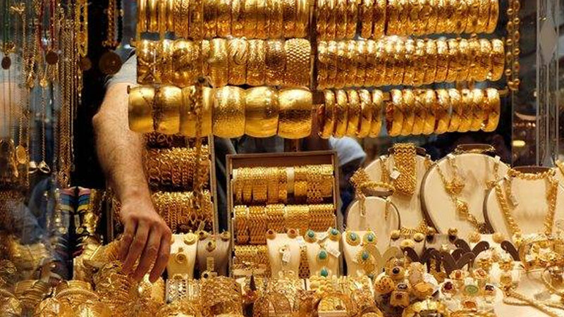 Müştəri kimi "Şərq Bazarı"na getdi, "Vivani"dən qızıl oğurladı