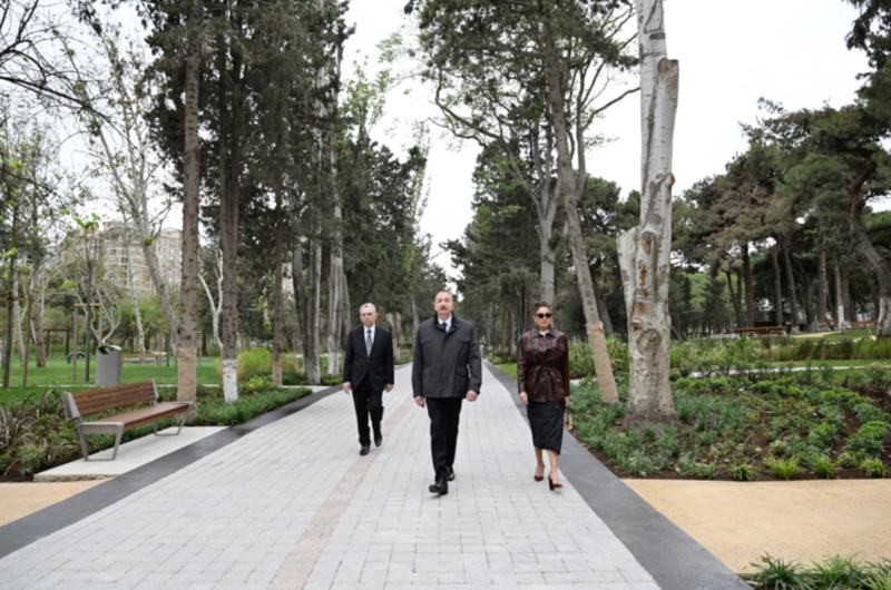 İlham Əliyev və Mehriban Əliyeva Bakının Nərimanov rayonunda salınan yeni parkın açılışında iştirak ediblər