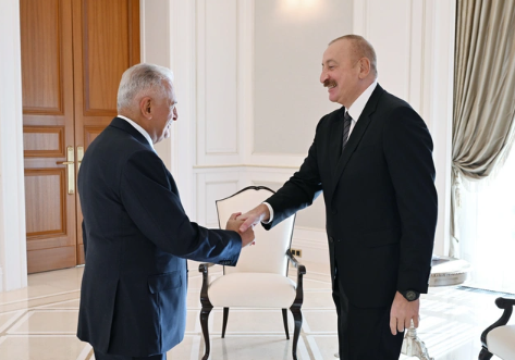 İlham Əliyev Qəbələdə TDT-nin Ağsaqqallar Şurasının sədrini qəbul edib