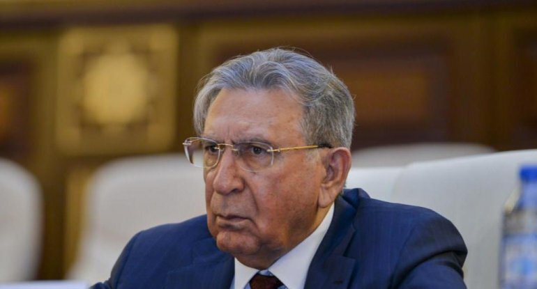 Ramiz Mehdiyevin halı PİSLƏŞİB