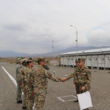 Hərbi prokuror Müdafiə Nazirliyinin xüsusi təyinatlıları ilə görüşüb