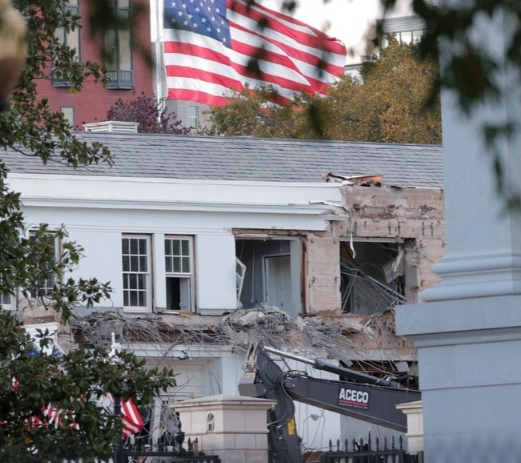 Ağ Evin bir hissəsi bu səbəbdən sökülür