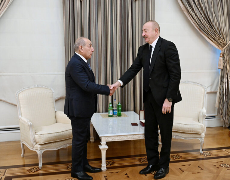 Prezidenti Yaqub Eyyubova "İstiqlal" ordenini təqdim etdi (YENİLƏNİB)