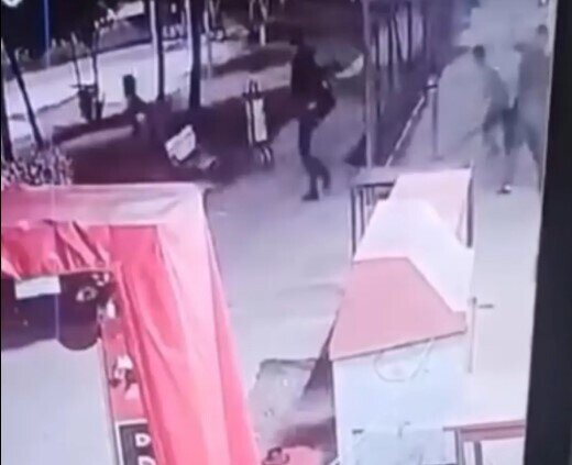 Parkda məktəblilərə hücum: 3 şagird döyülüb və bıçaqlanıb - VİDEO