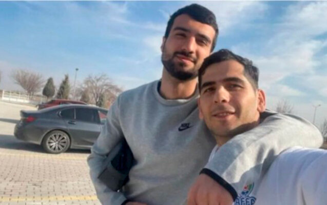 "Saçlarımı da ona görə sarıya boyamışdım..." - Mahir Emreli