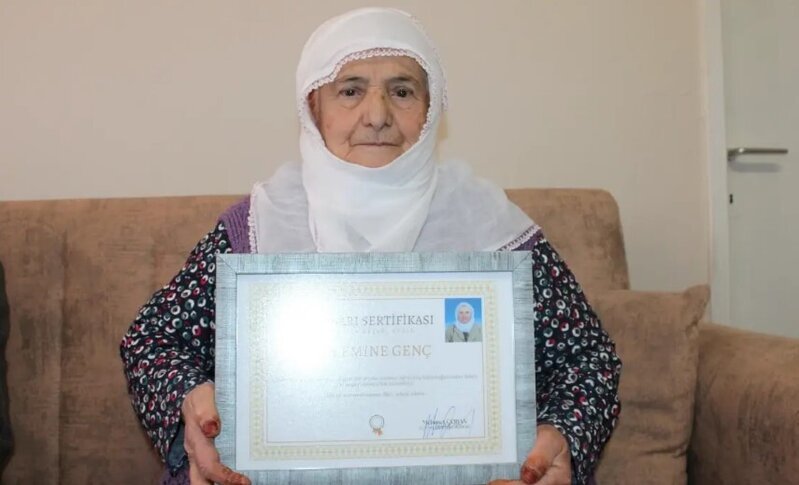 88 yaşında oxuma-yazma öyrəndi