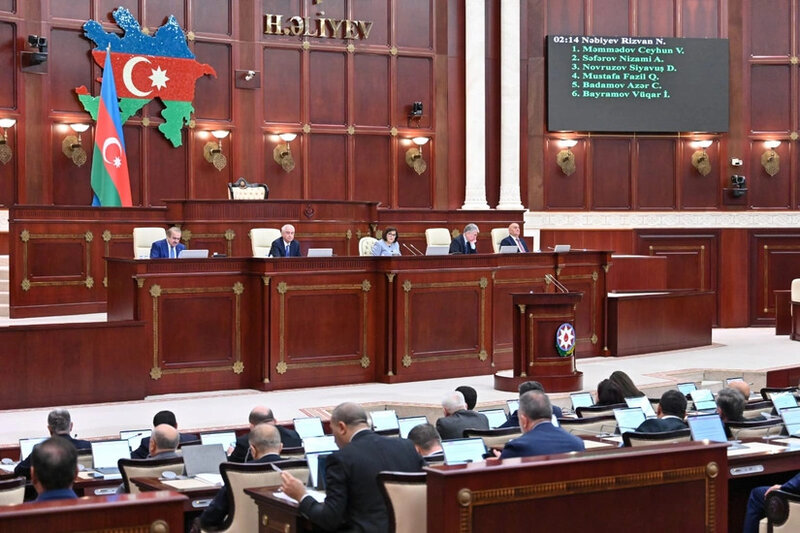 Parlamentdə gələn ilin büdcə zərfinin müzakirəsi davam edir