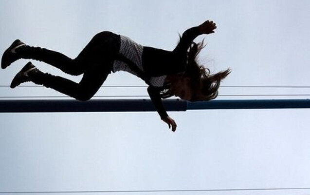 Bakıdakı sığınacaqda pəncərədən yıxılan 16 yaşlı qız öldü