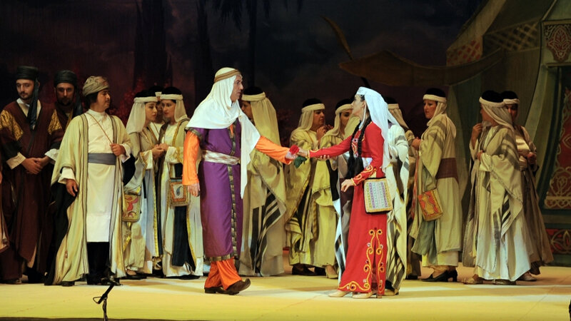 Opera Teatrında "tapşırıq" qalmaqalı: Almaxanım iddia etdi, Xalq artisti cavab verdi