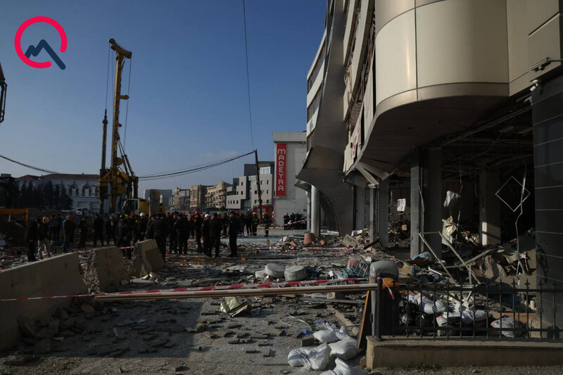 Bakıda partlayış olan ofisdən - Fotolar