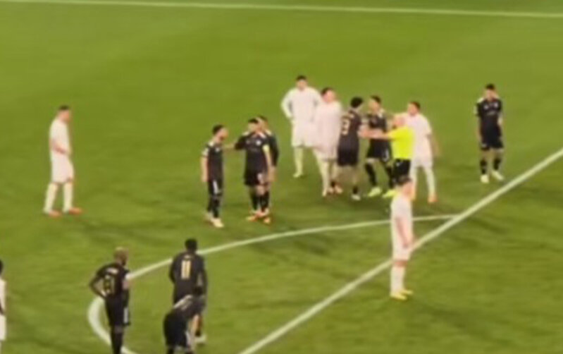 "Qarabağ"ın futbolçuları "Napoli" ilə oyunda mübahisə etdilər - Video