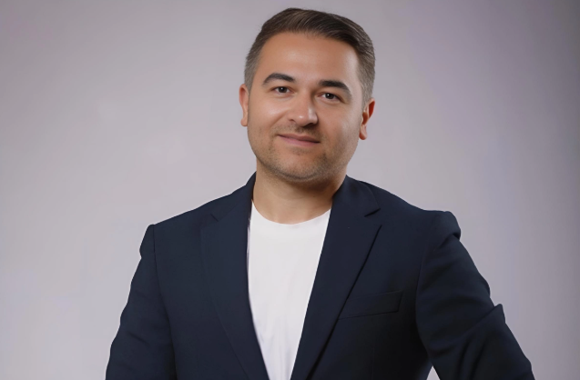 Tanınmış aparıcı "BakuBus"a sual ünvanladı: Sizcə, bu fotoda nə düzgün deyil?