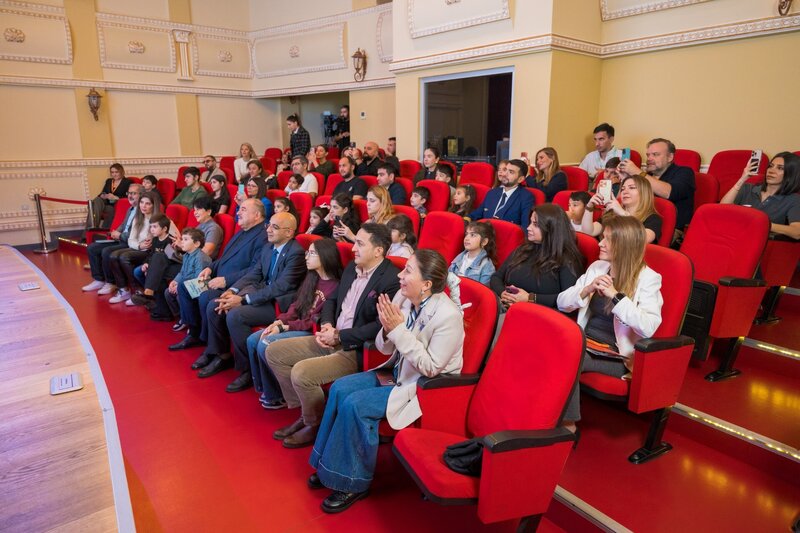 AZAL uşaqlar üçün kitab nəşr etdirdi - Fotolar