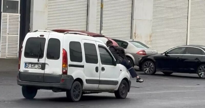 Maşın ustasının gülüş doğuran nasazlıq yoxlama üsulu gündəm oldu - VİDEO