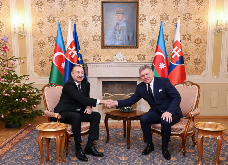 İlham Əliyevin Slovakiyanın baş naziri ilə təkbətək görüşü olub