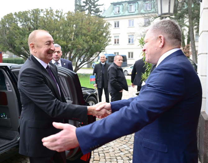 İlham Əliyevin Slovakiyanın baş naziri ilə təkbətək görüşü olub