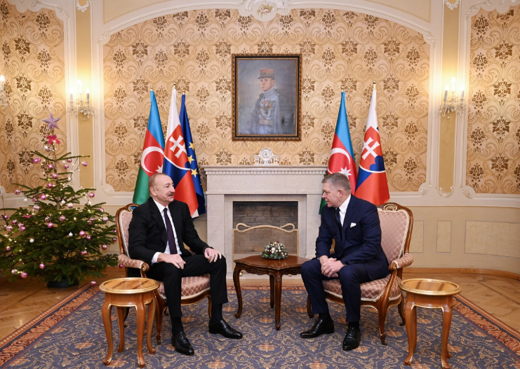 İlham Əliyevin Slovakiyanın baş naziri ilə təkbətək görüşü olub
