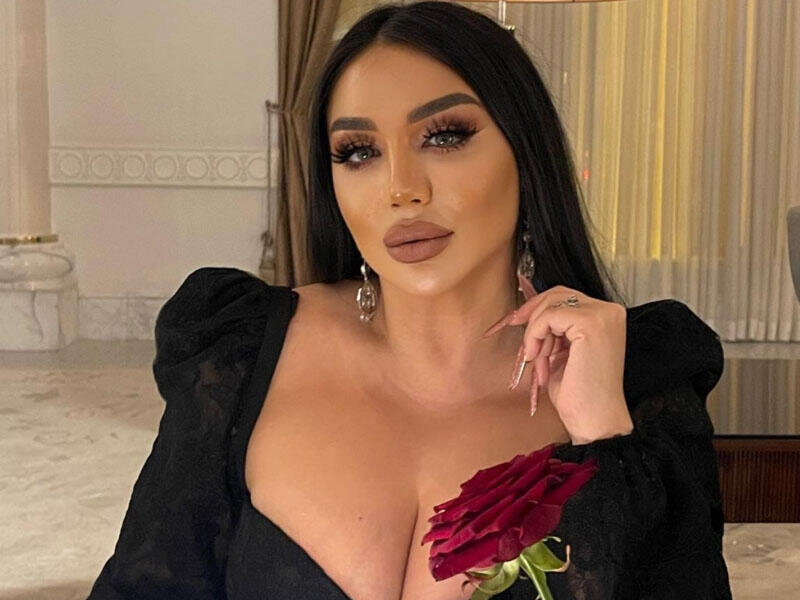 Oğluna aldığı bahalı hədiyyələri nümayiş etdirdi - VİDEO