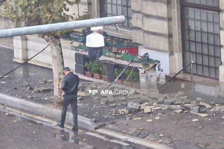 Bakının mərkəzində eyvan uçub - Xəsarət alan var