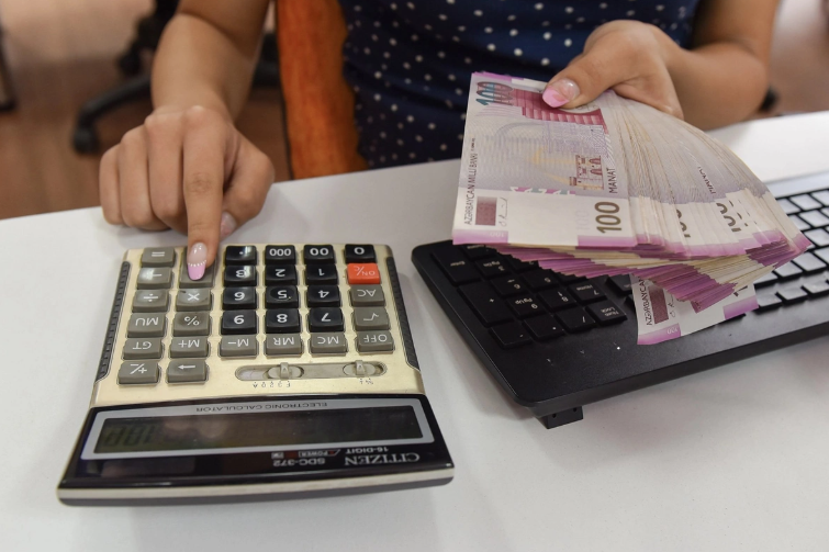 Azərbaycanda bu şəxslərin əməkhaqları artırılacaq - RƏSMİ